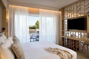 Minibar, desk, blackout drapes, iron/ironing board - Wyndham Grand Crete Mirabello Bay (Agios Nikolaos)