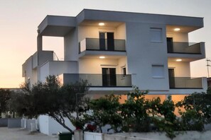 Exterior - Two Bedroom Apartment (Vir)