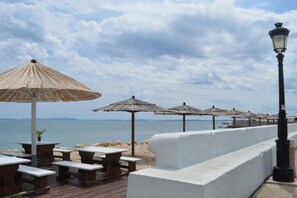 Outdoor dining - Two Bedroom Apartment (Vir)