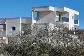 Exterior - Two Bedroom Apartment (Vir)