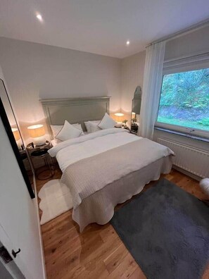 6 bedrooms, iron/ironing board, travel cot, WiFi - Caragh Lake House - Lakefront Escape and Sauna (Killorglin)