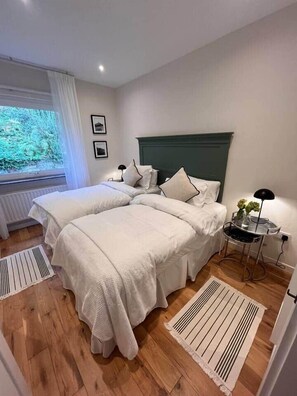 6 bedrooms, iron/ironing board, WiFi, bed sheets