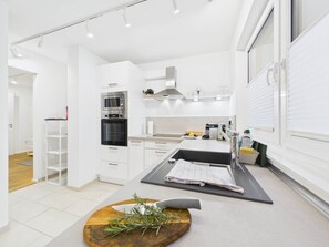 雪櫃、微波爐、焗爐、爐具