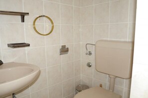 Bathroom - Dugi Rat Seaside Apartments - Studio Apartment 2 (Dugi Rat)