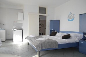 Fer et planche à repasser, lit de bébé portatif, accès au Wi-Fi (inclus)