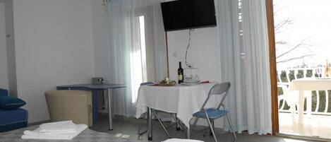 Fer et planche à repasser, lit de bébé portatif, accÚs au Wi-Fi (inclus)