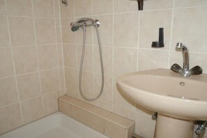 Bathroom - Dugi Rat Seaside Apartments - Studio Apartment 2 (Dugi Rat)