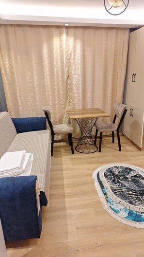 Deluxe Suite | Private kitchen | Mini-fridge, stovetop, cookware/dishes/utensils - BOLCELLO HOTEL (Istanbul)
