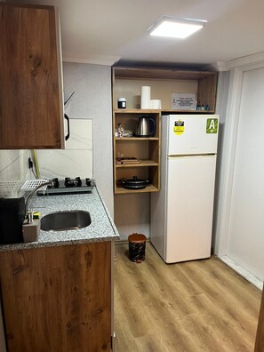 Deluxe Condo, Balcony, Sea View | Private kitchen | Mini-fridge, stovetop, cookware/dishes/utensils