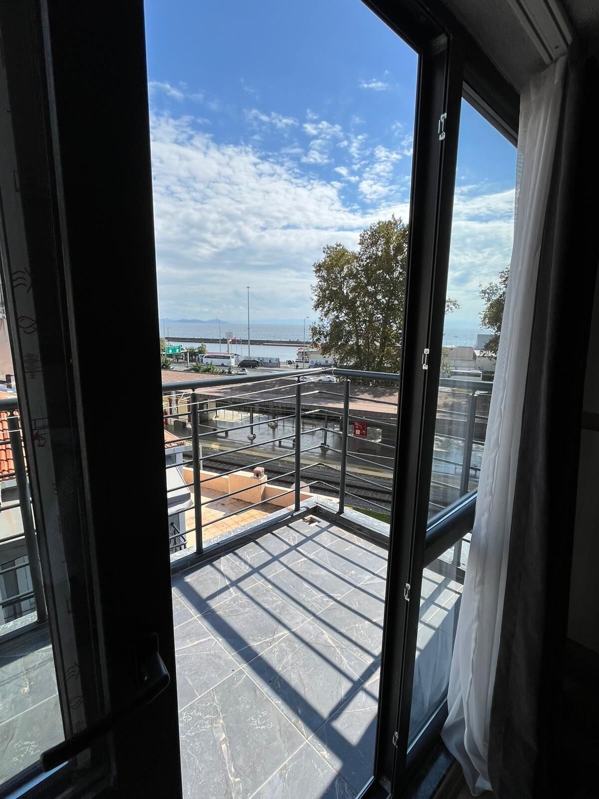 豪華公寓客房, 露台, 海景 | 房內夾萬、遮光窗簾/窗簾、隔音、熨斗/熨衫板