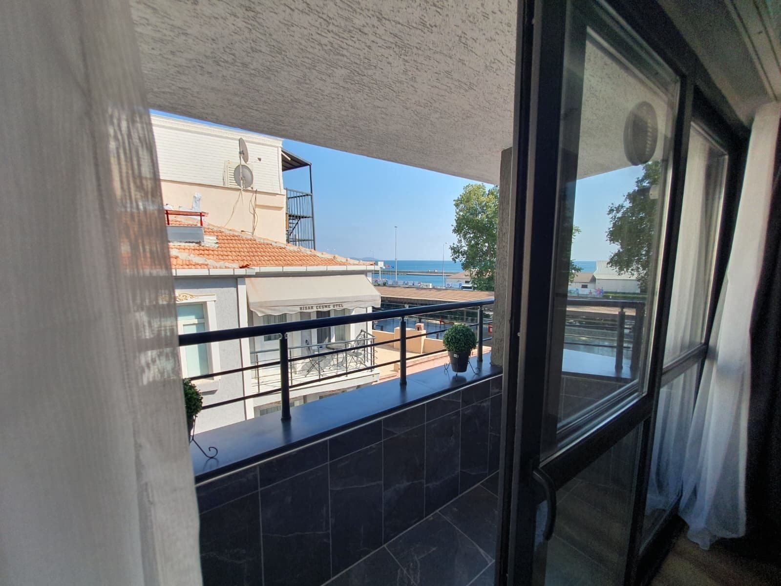 Coffres-forts dans les chambres, rideaux occultants