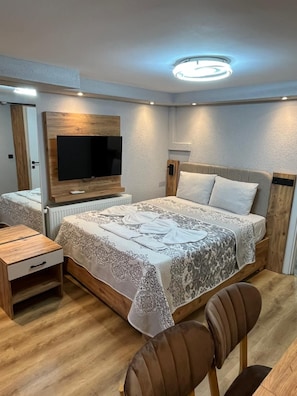 In-room safe, blackout drapes, soundproofing, iron/ironing board - BOLCELLO HOTEL (Istanbul)