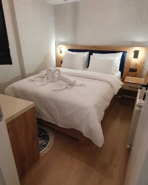 Deluxe Triple Room, Sea View | In-room safe, blackout drapes, soundproofing, iron/ironing board