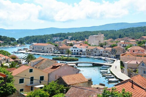 One Bedroom Apartment with Balcony and Sea View 2