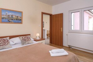 1 Schlafzimmer, Bügeleisen/Bügelbrett, Reisekinderbett, kostenloses WLAN