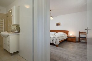 1 camera, ferro/asse da stiro, culla da viaggio, Wi-Fi gratuito