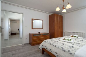 1 chambre, fer et planche à repasser, lit parapluie, Wi-Fi gratuit