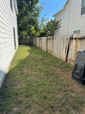 Property grounds - A Room in a Charming 4-bedroom house in wonderful Houston with AC (Houston)