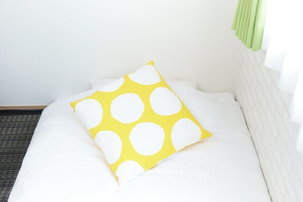 E(1p) | Bathroom | Shower, free toiletries, hair dryer, towels