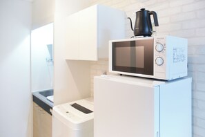 B(1p) | 私人廚房 | 電冰箱、微波爐、爐台、鍋具/餐盤/廚房用品
