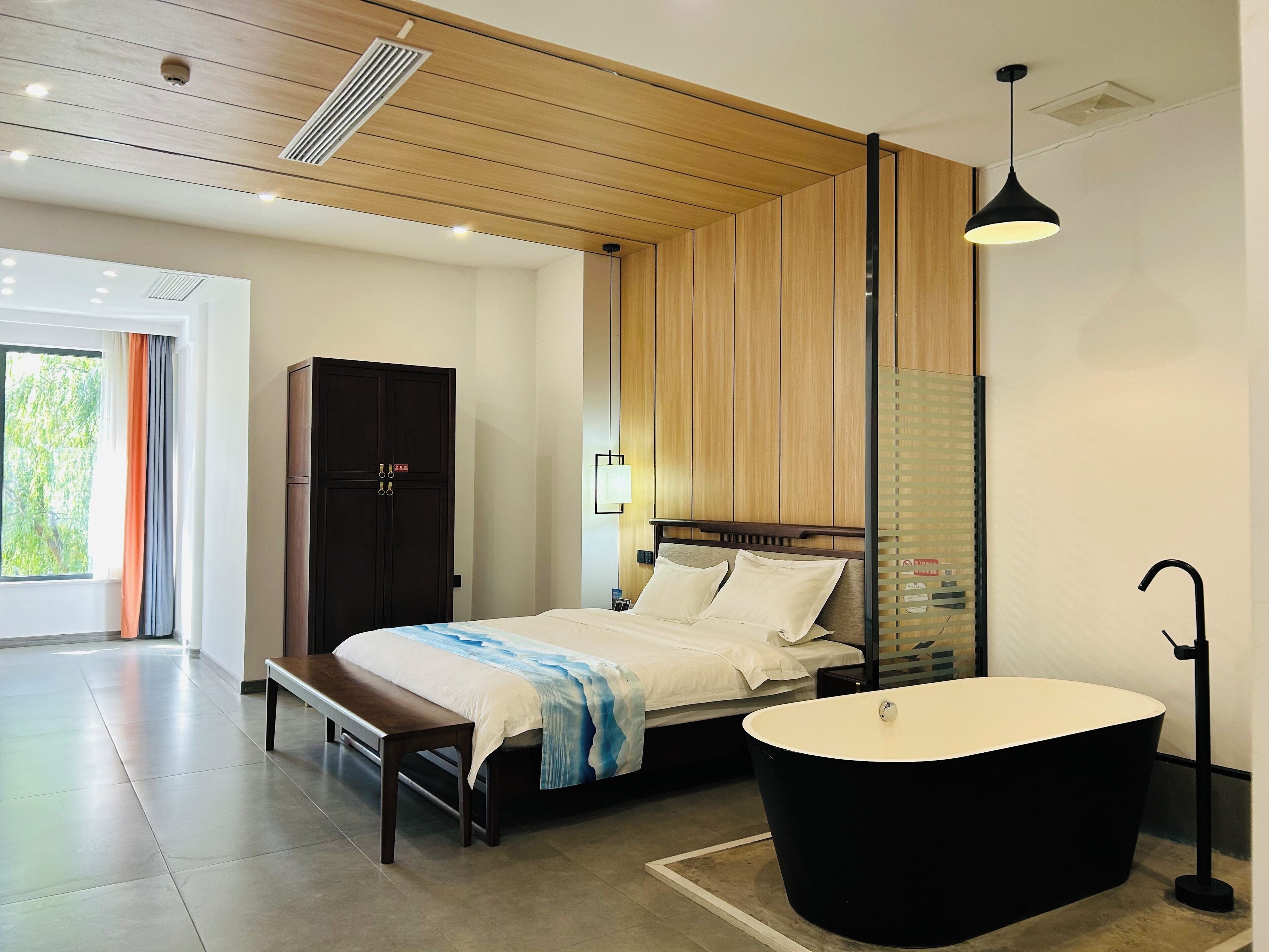 舒适大床房 | 遮光布/窗簾、隔音、熨斗/熨衣板、免費無線上網