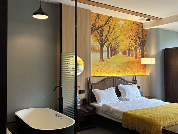 Suite sènior, vistes al riu | Cortines opaques, planxa i posts de planxar i wifi gratuïta