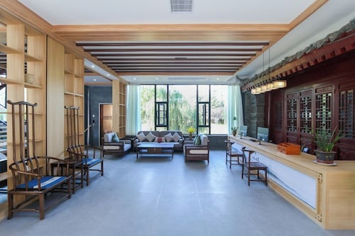 Qichi Waterfront B&B Hotel