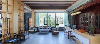 Qichi Waterfront B&B Hotel