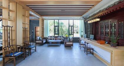 Qichi Waterfront B&B Hotel