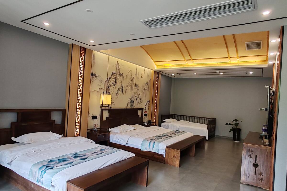 Luxury-Doppel- oder -Zweibettzimmer, Flussblick | Verdunkelungsvorhänge, Bügeleisen/Bügelbrett, kostenloses WLAN