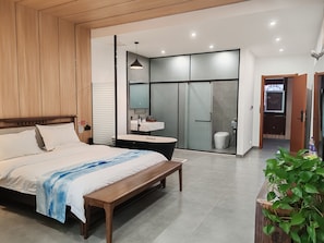 Comfort-Doppelzimmer, Flussblick | Verdunkelungsvorhänge, Bügeleisen/Bügelbrett, kostenloses WLAN