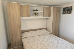 1 bedroom, travel crib, free WiFi - One Bedroom Apartment with Balcony 3 (Rab)