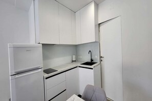 Kühlschrank, Ofen, Herdplatte, Geschirrspüler