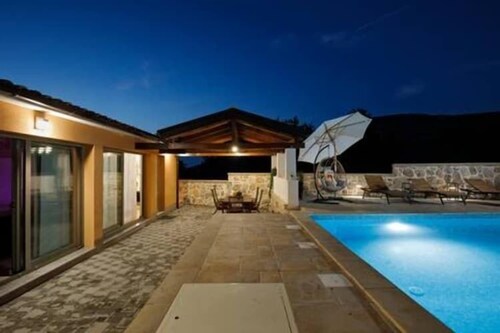 Three Bedroom Holiday Home with Pool