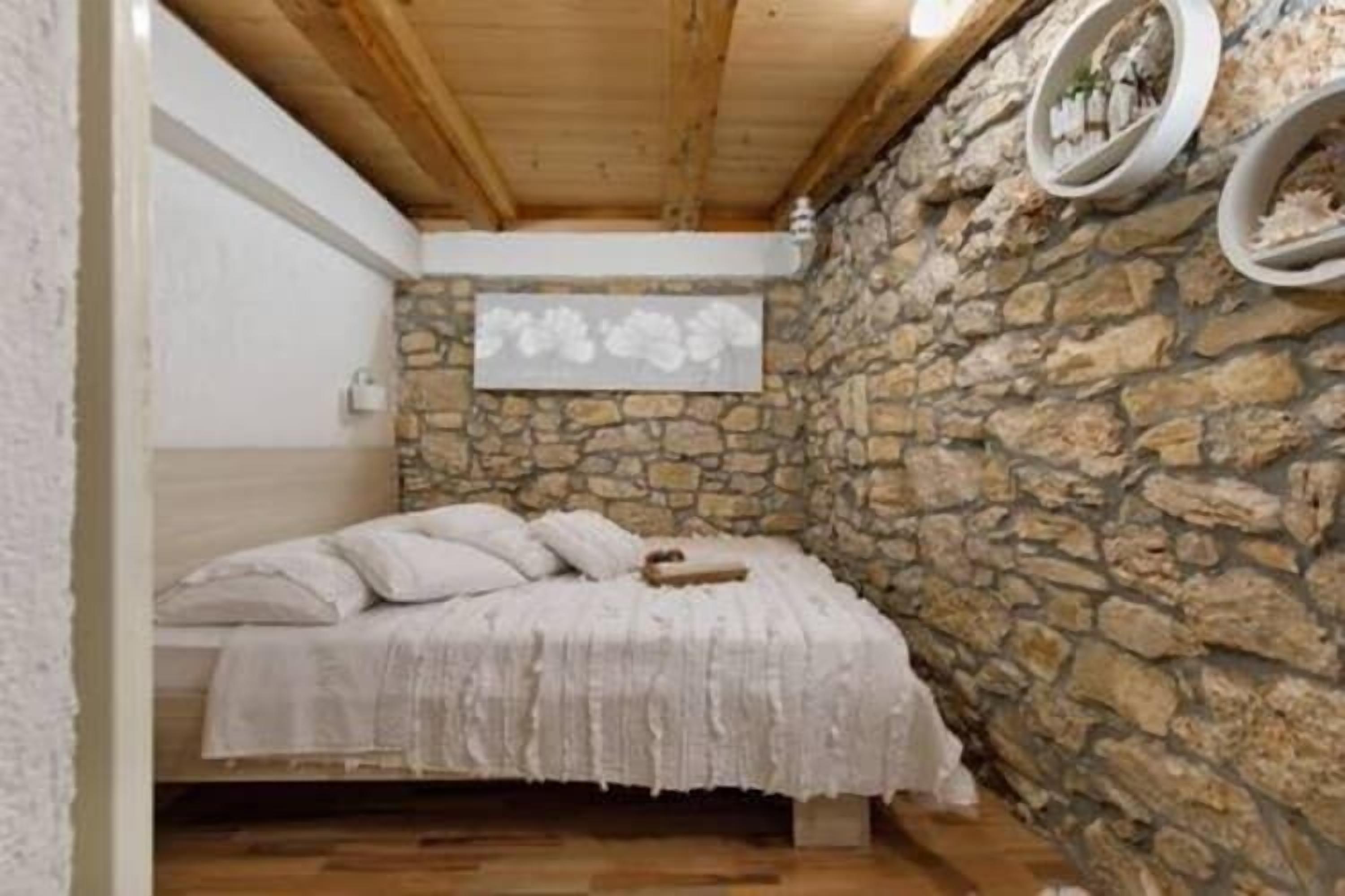 Iron/ironing board, free WiFi