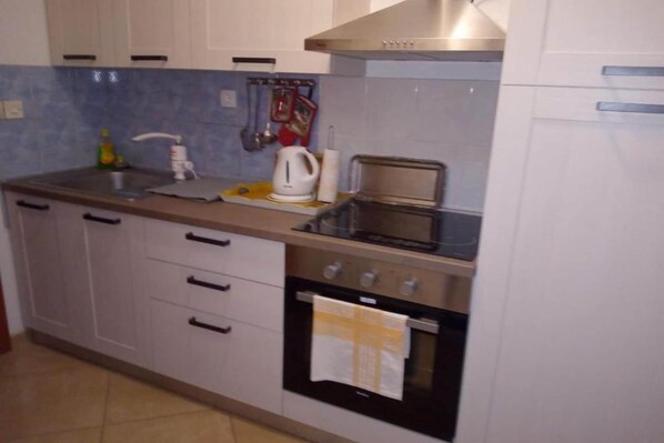 Fridge, oven, stovetop, toaster