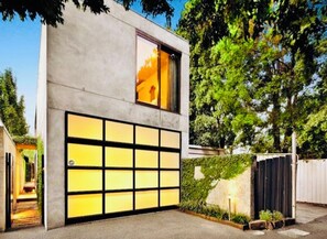 المنطقة المحيطة بالمنشأة