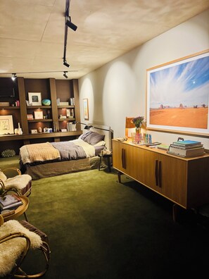 2 bedrooms, desk, iron/ironing board, free WiFi