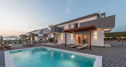 Deluxe Four Bedroom Villa with Sea View and Private Pool (Villa 5)