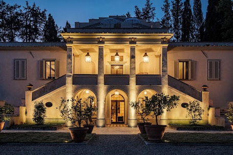 Front of property. Fattoria di Vegi