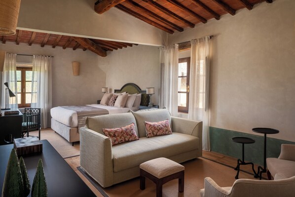 Junior Suite | Minibar, in-room safe, desk, soundproofing - Fattoria di Vegi (Castellina in Chianti)