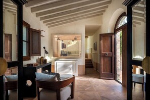 Family Suite | Minibar, in-room safe, desk, soundproofing - Fattoria di Vegi (Castellina in Chianti)