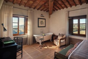 Junior Suite | Minibar, in-room safe, desk, soundproofing - Fattoria di Vegi (Castellina in Chianti)