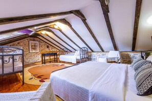 2 bedrooms, travel cot, free WiFi