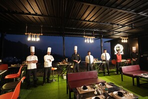 Restaurant - DALLAS EXPRESS HOTEL (Mussoorie)
