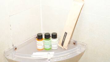 Basic Double Room | Bathroom amenities