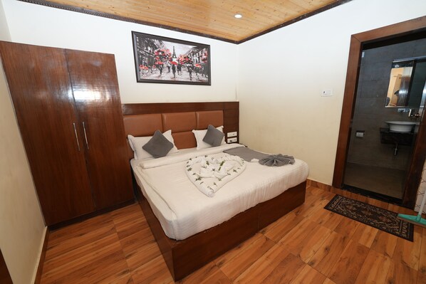 Blackout drapes, soundproofing, iron/ironing board, free WiFi