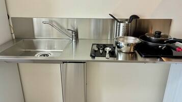 non-smoking(2p) | Private kitchen | Fridge, microwave, stovetop, cookware/dishes/utensils