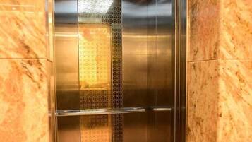 Habitación Deluxe doble, vistas a la ciudad | Zona de estar