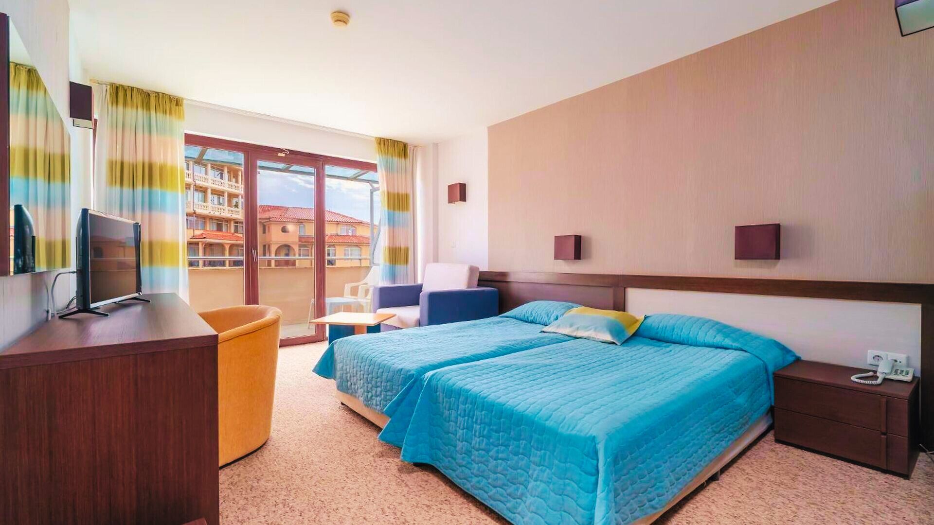 Standard Double or Twin Room, 2 Twin Beds, Balcony, Park View | Free WiFi